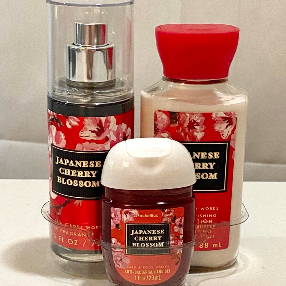 New Bath & Body Works Japanese Cherry Blossom Gift Set